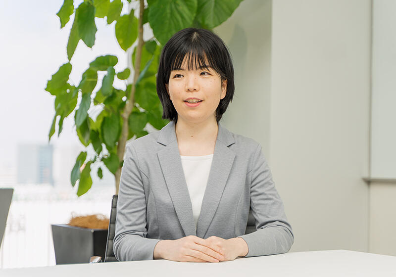 インタビューに回答する諸山の画像